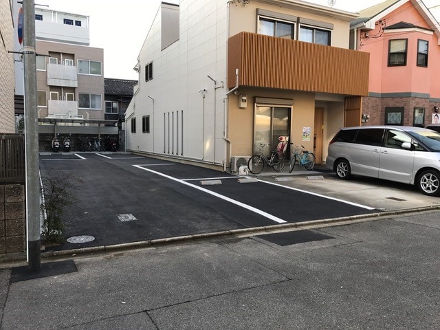 駐車場4台