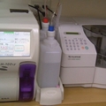自動血球検査機、 血液生化学測定器
